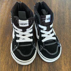 Toddler VANS Sk8-Hi Zip Shoe, size 6